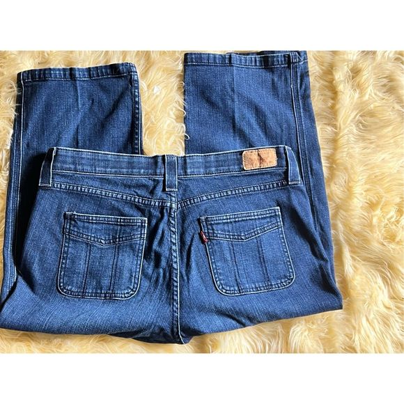 Woman’s Levi Capri Jeans Size 12 - Picture 7 of 10